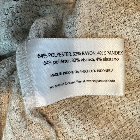 Isaac Mizrahi Women’s Tan Waffle Knit Casual Button Up Lightweight Sweater Sz M - Picture 6 of 6